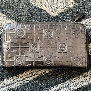 Tory Burch Silver Metallic Zip Around Wallet